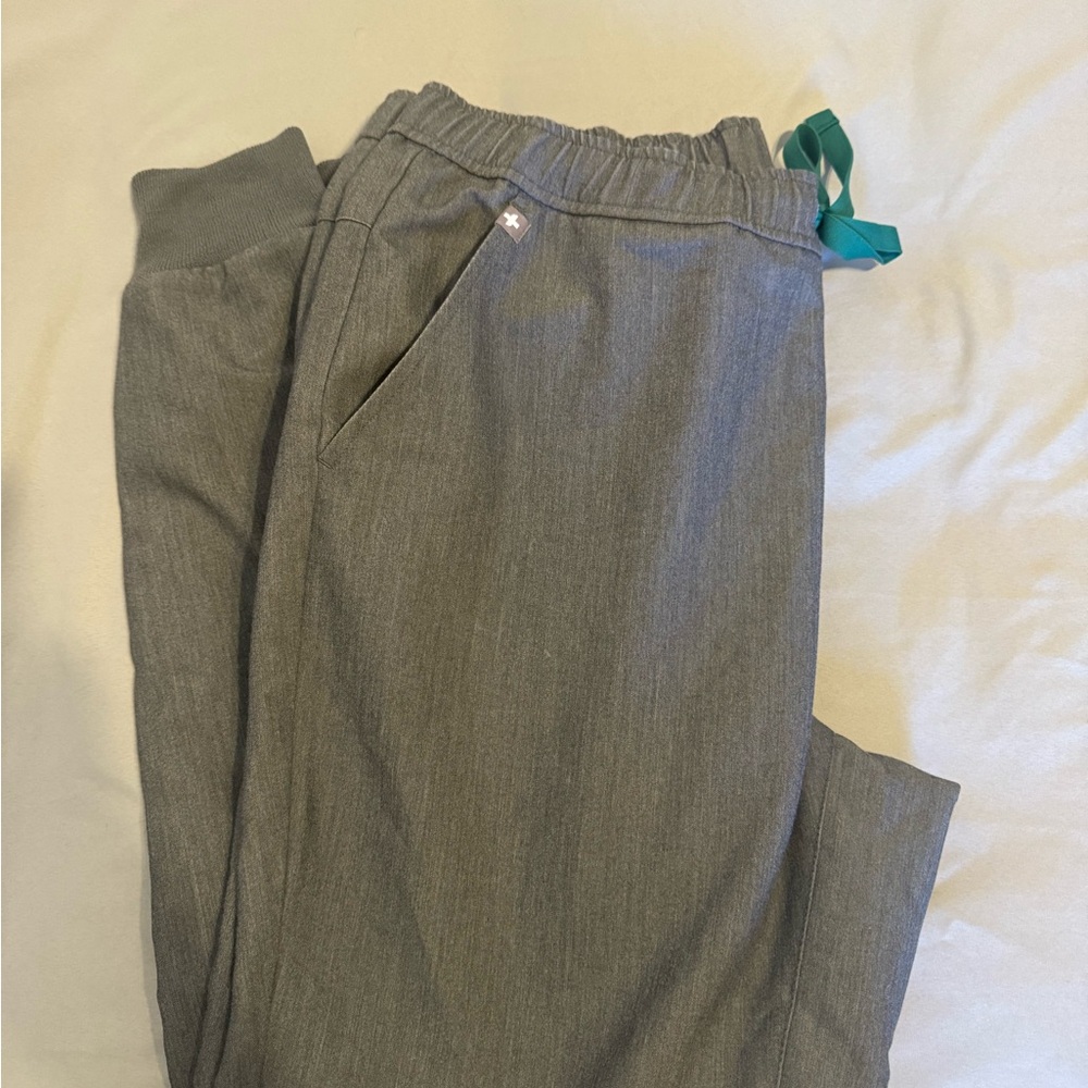 Figs men’s grey gray slim tansen scrub jogger bottom pants medium short size